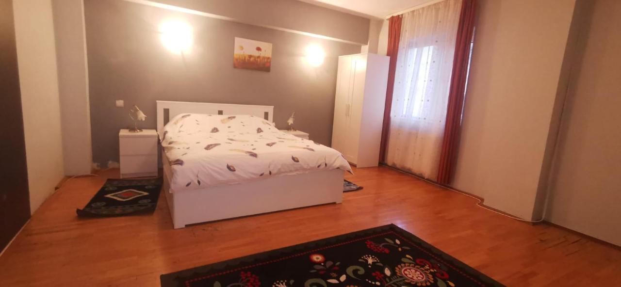 Andreea'S Apartments-Old Town Бухарест Екстер'єр фото