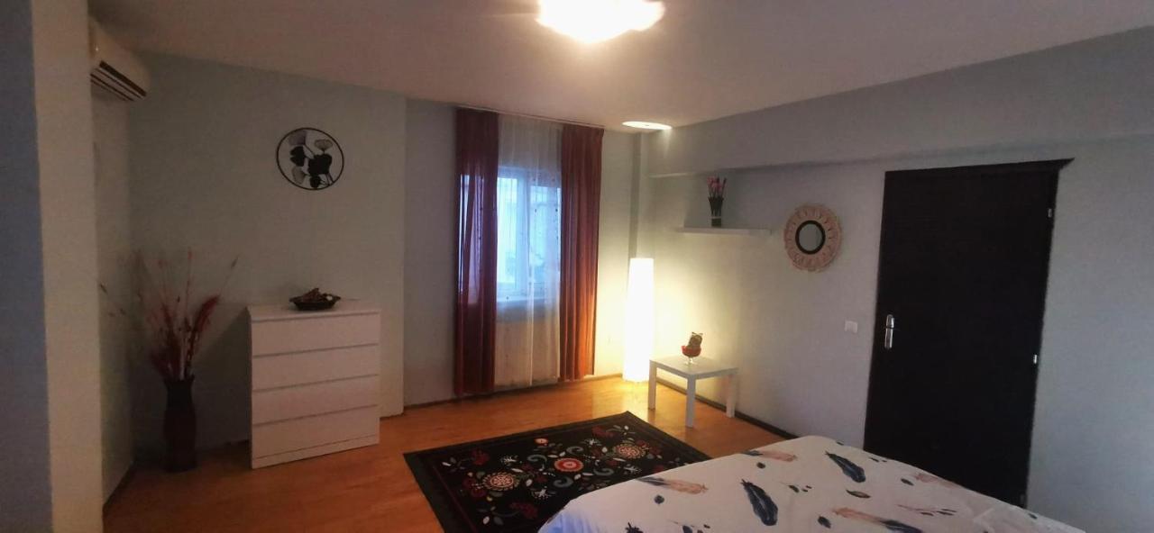 Andreea'S Apartments-Old Town Бухарест Екстер'єр фото